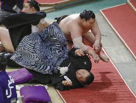 Sumo: Spring tournament without fans