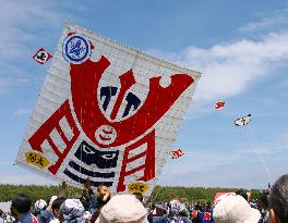 Kite-flying battle at Hamamatsu Festival in Japan