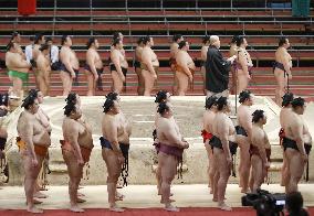 Sumo: Spring tourney without fans