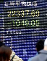 Stocks plunge on new coronavirus