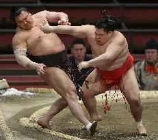 Sumo: Spring tournament without fans