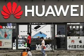 Huawei becomes No. 1 smartphone player