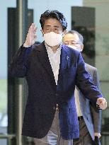 Japan PM Abe wears larger cloth mask