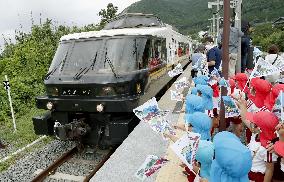 JR line resumes in quake-hit area in southwestern Japan