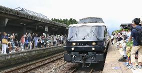 JR line resumes in quake-hit area in southwestern Japan