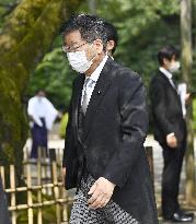Cabinet members visit war-linked Yasukuni shrine