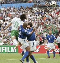 (2)Japan beaten by Mexico in Confederations opener