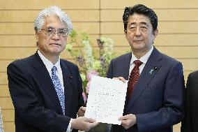 Japan PM Abe, Komeito's education unit chief