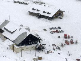 Volcano erupts in eastern Japan