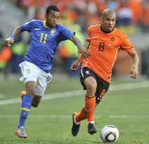 Netherlands defeat Brazil 2-1