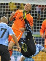 Netherlands beat Uruguay 3-2 to reach finals