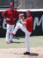 Baseball: Ohtani's 1st bullpen session since surgery