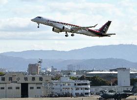 Mitsubishi Regional Jet makes maiden flight