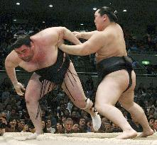 Asashoryu gets 8th win at spring sumo