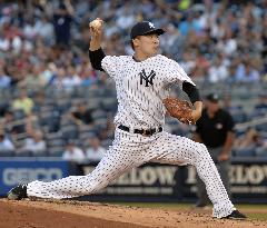 Tanaka beats Red Sox for 8th win