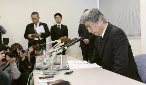 Asiana meets press after plane skids off runway in Hiroshima
