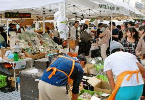 People flock to weekend outdoor farm market in Tokyo