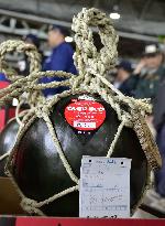 Watermelon fetches winning bid price of 350,000 yen