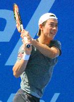 Nishikori practices for tournament in Mexico