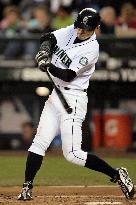 Ichiro collects 3 hits, Mariners beat Rangers