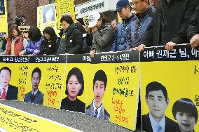 Missing passengers' kin demand salvaging sunken S. Korean ferry