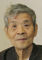 Critic Yoshimoto dies