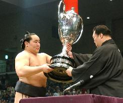 Asashoryu of Mongolia wins Kyushu sumo tourney