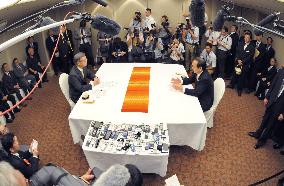 Suga, Okinawa governor remain apart over Futenma relocation