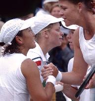 (2)Sugiyama, Clijsters win women's doubles semifinal at Wimbledo
