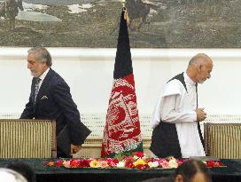 Afghan election candidates sign agreement on unity gov't