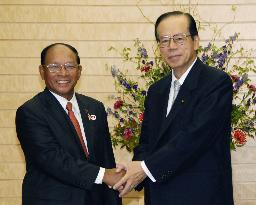 Cambodia's Heng Samrin talks with Prime Minister Fukuda