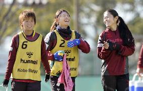 Retiring Sawa attends training session