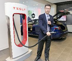 Tesla Motors unveils sales outlet in Osaka