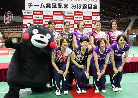 New corporate badminton team meets Kumamon