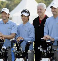 Ishikawa in photo session with Clinton