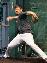 Matsuzaka throws bullpen as he aims for comeback