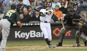 Ichiro concludes season with 214 hits