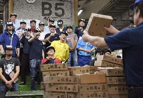 Tsukiji market ends 83 years of business for relocation