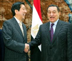 Abe, Mubarak reaffirm efforts to promote Mideast peace process