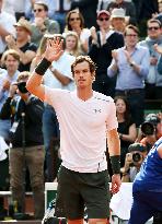 Tennis: Murray survives 2nd-round scare