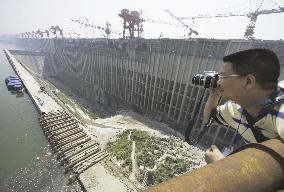 China unveils dam of nearly completed Three Gorges Project