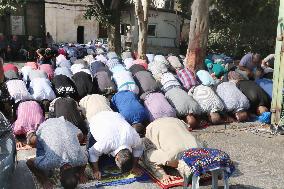 Muslims continue prayer protests at Israel in Jerusalem's Old City