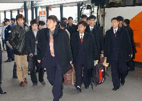 (2)N. Korea soccer team leaves Japan