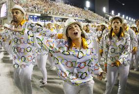 Top teams parade at Rio Carnival