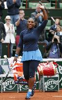 Serena Williams crushes Rybarikova in French Open 1st round