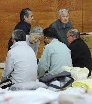 Imperial couple visit quake-hit Iwate Pref.