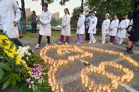 Memorial service held at Tianjin hospital for explosion victims