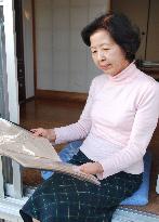 Nagasaki A-bomb survivor reads letter from father