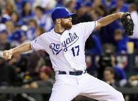 Royals beat Giants in World Series Game 2