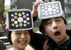 Apple Watch hits Japanese market, may boost wearable device biz